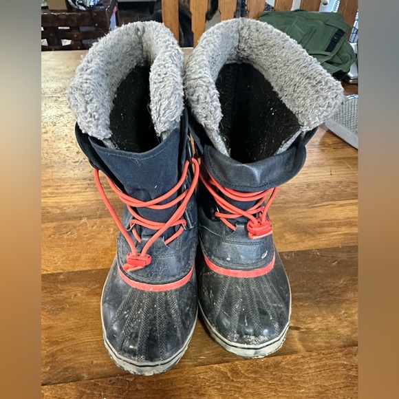 Sorrel snow boots. Size 6. Good condition. - Picture 2 of 6